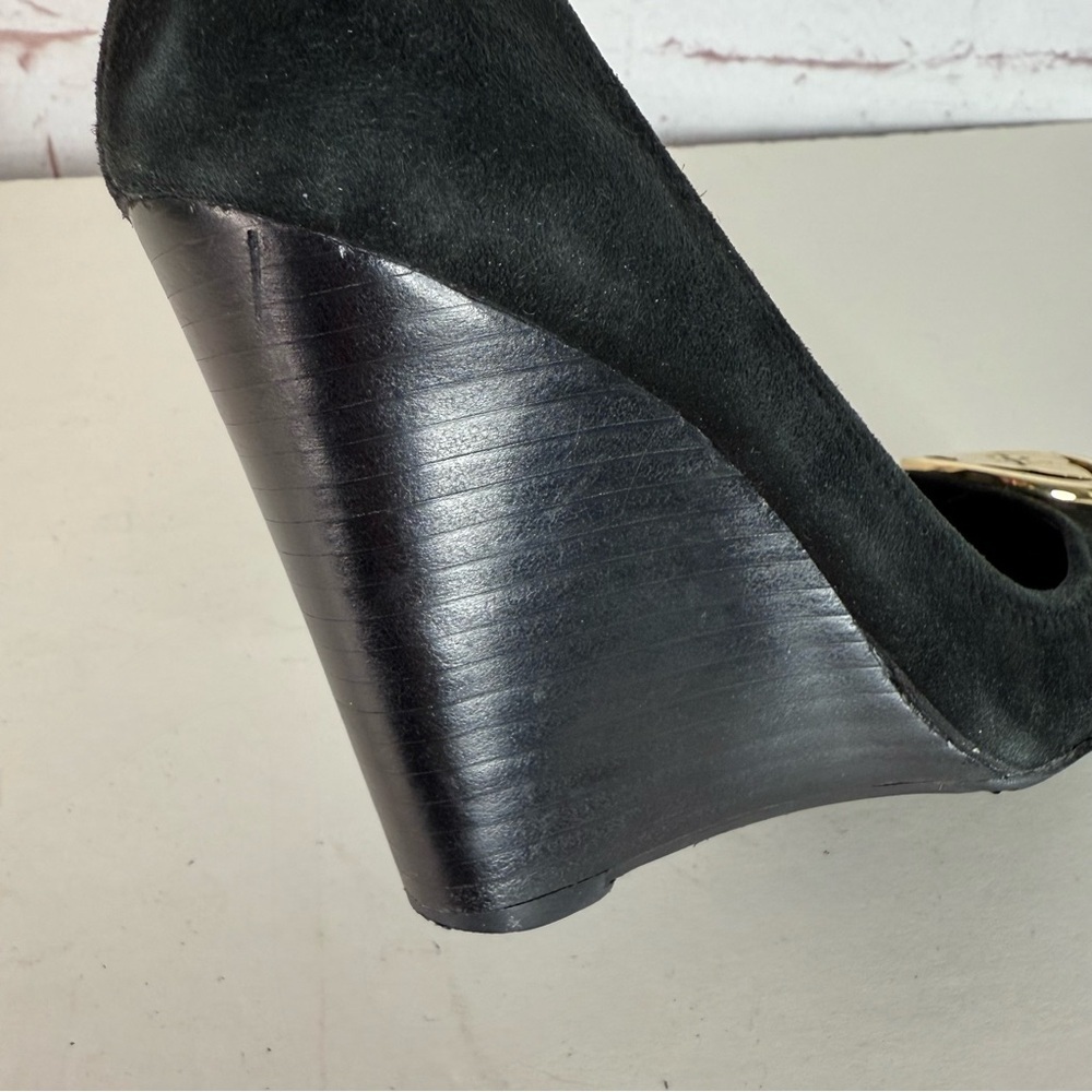 BCBGeneration Black Suede Round Closed Toe Wedge Wooden Heel Size 7 - Picture 8 of 16